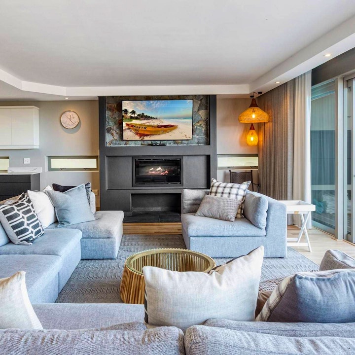 Ready for a coastal escape? Reserve your stay at Villa Mont Chanteclair now! ⁠<br>⁠<br>This multi-storey self-catering home in Onrus, Hermanus is perfect for family holidays or getaways with friends. ⁠<br>