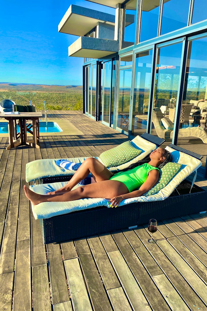 Sbwl a Luxury staycation? Say nomore &nbsp;<a class="tagged-item text-secondary text-decoration-none" data-type="Places" data-id="91421" href="https://www.viya.co.za/accommodation/kraal-african-luxury-lodge" target="_blank" title="Kraal African Luxury Lodge">@kraalafricanluxurylodge</a>&nbsp;has everything one could ever need to unwind and relax in the private villas and lodge.&nbsp;