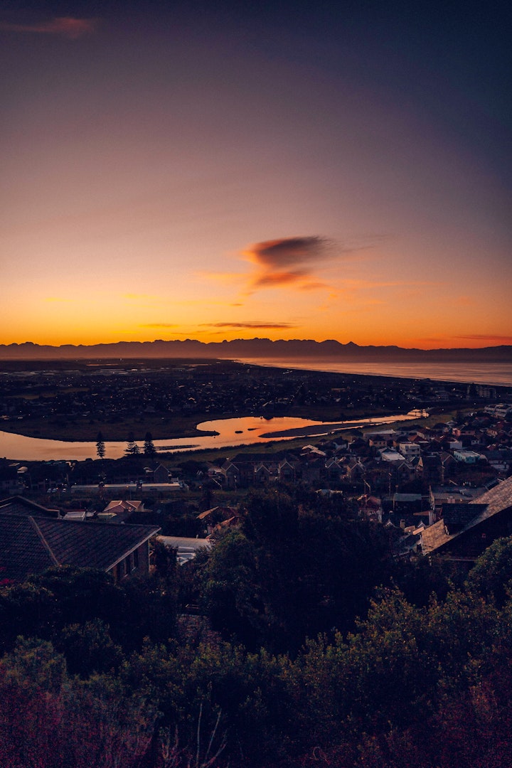 Winter sunrise in False Bay is something else&nbsp;<a class="tagged-item text-secondary text-decoration-none" data-type="Regions" data-id="166" href="/accommodation-in/muizenberg" target="_blank" title="Muizenberg">#Muizenberg</a>&nbsp; #falsebay&nbsp;&nbsp;